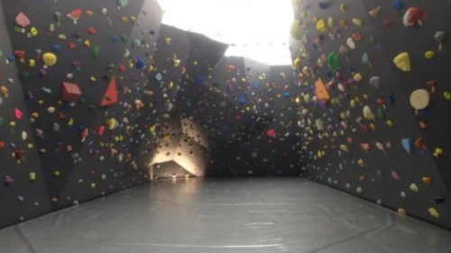 福島県のクライミング施設「ボルダリングジム Varappe（ヴァラップ）」